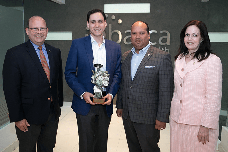 Abarca Health: Jason Borschow receives the Teodoro Moscoso Award from the PR Chamber of Commerce